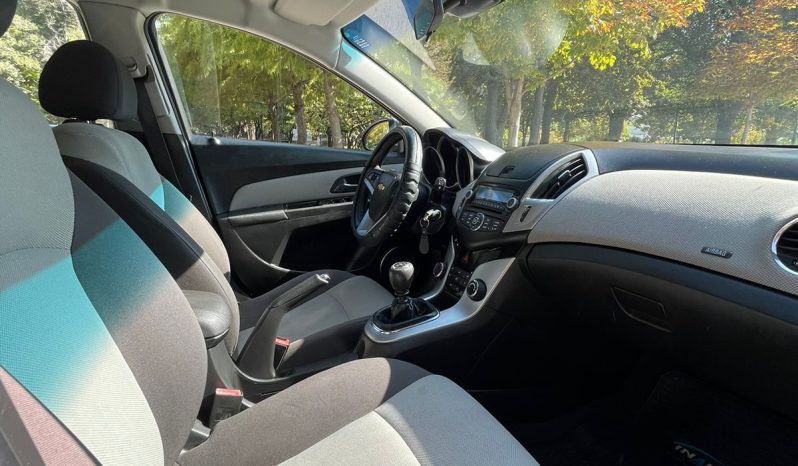 
								Chevrolet Cruze 1.8 LS full									