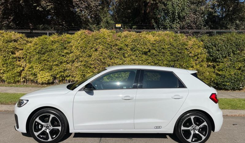 
								Audi A1 30Tfsi 2023 full									