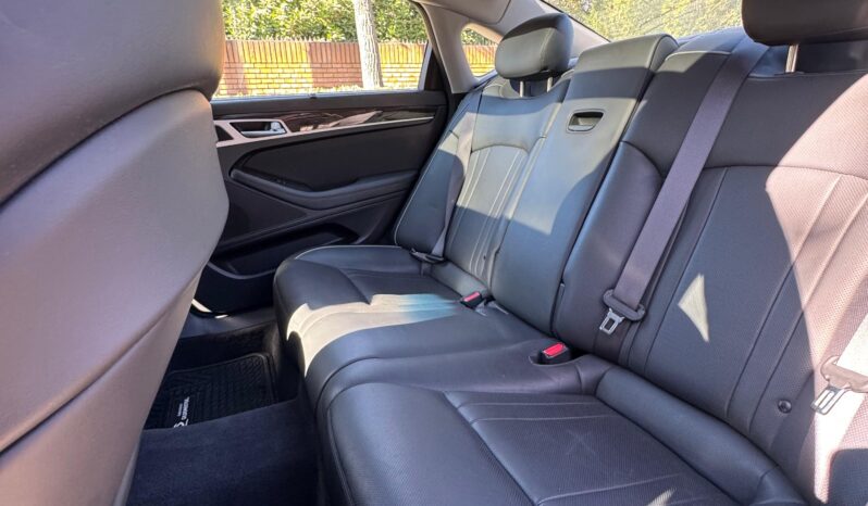 
								Hyundai Genesis 3.8 V6 full									