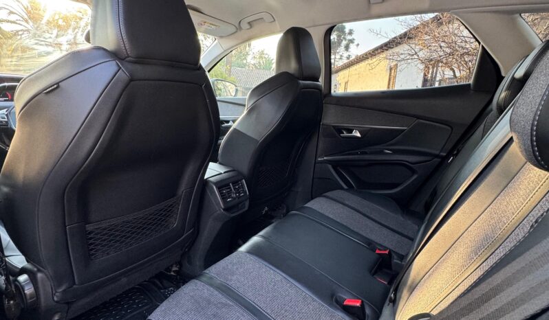 
								Peugeot 3008 Blue HDI 1.5 full									