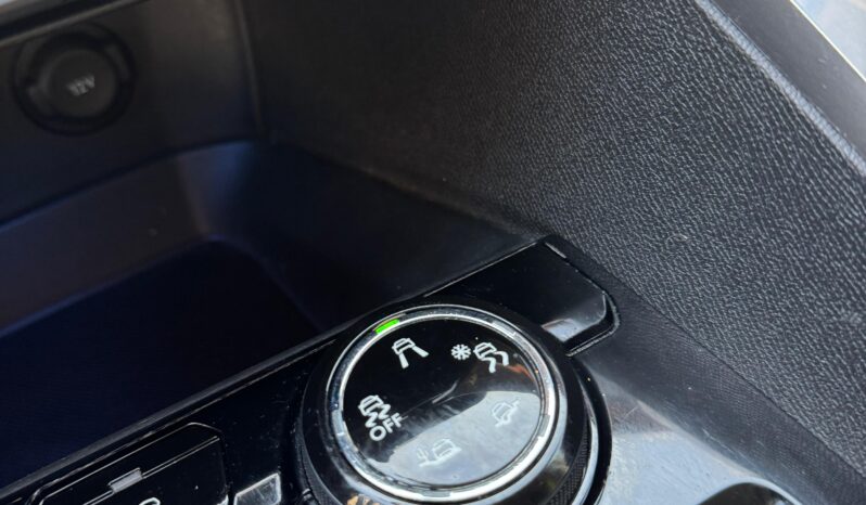 
								Peugeot 3008 Blue HDI 1.5 full									